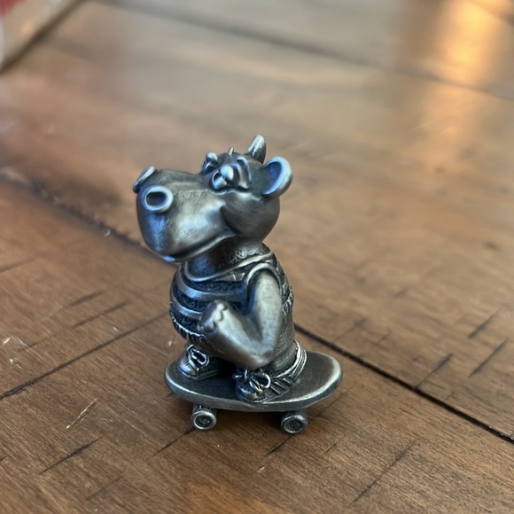 Schmid Skate Boarding Hippo - Picture 5 of 9